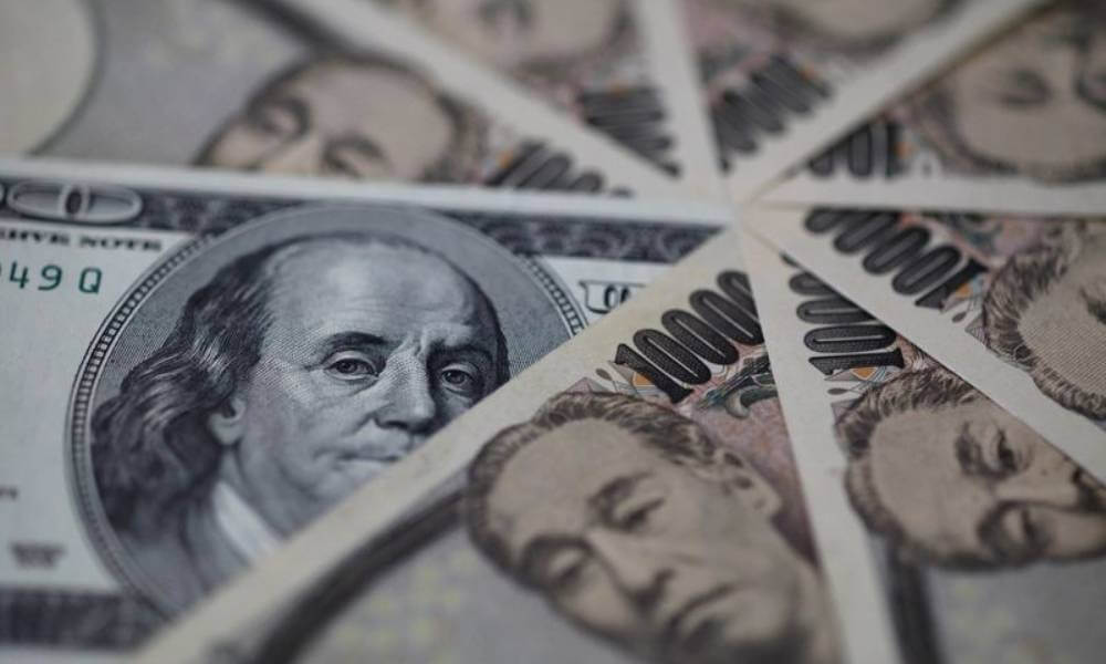 Japan's yen bounces briefly after Kuroda comments
